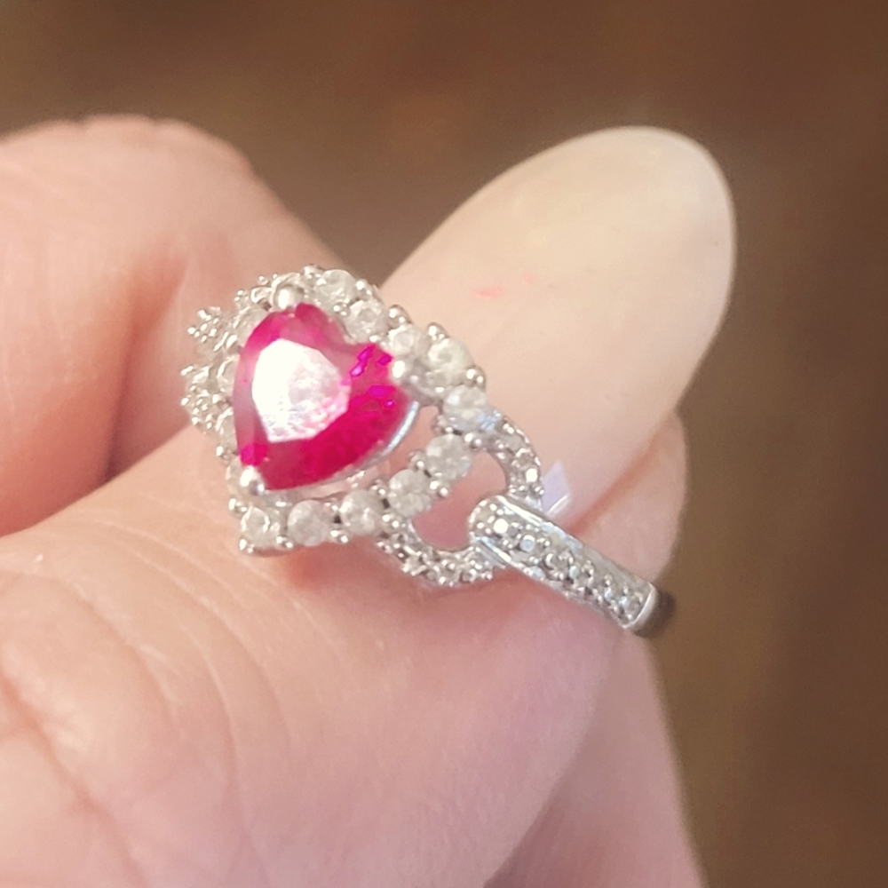 Beautiful ring heart ruby? Stamped 925 size 7.5